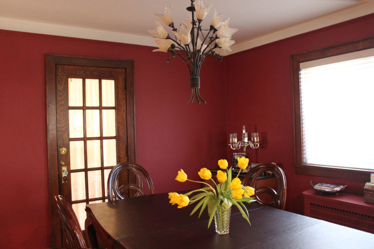 red dining room round table